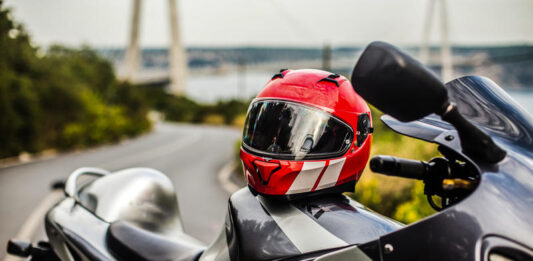 Jak dobierać i kupować kaski motocyklowe?