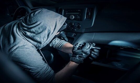Zabezpiecz auto podczas wyjazdu – i nie tylko