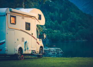 Podróże off-grid i luksus na czterech kołach – jak kamper dopasowuje się do Twojej przygody?